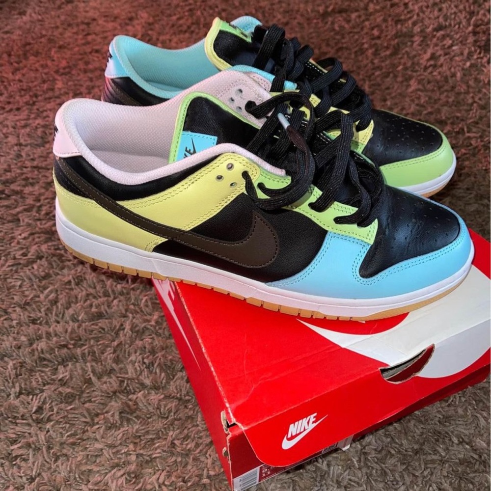 Nike Dunks - Picture 3 of 5